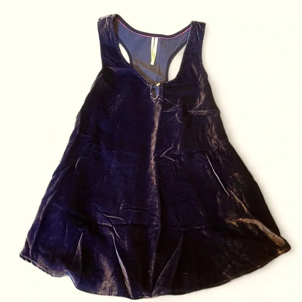 Anthropologie purple velvet a-line tank top with keyhole front button size XS